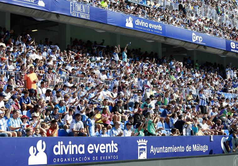 Un fallo en los tornos provocó colas y malestar en los accesos de La Rosaleda